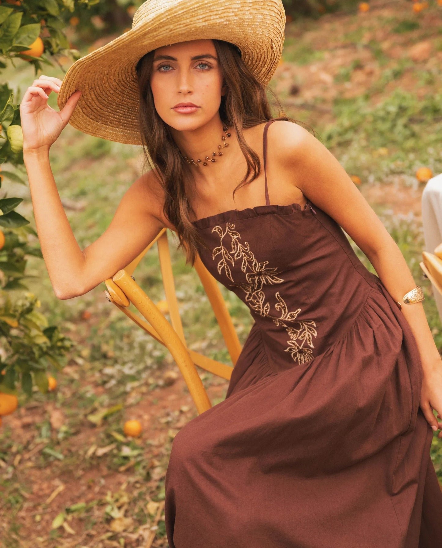 COLLAR ZIGY BROWN · ACERO BAÑO ORO