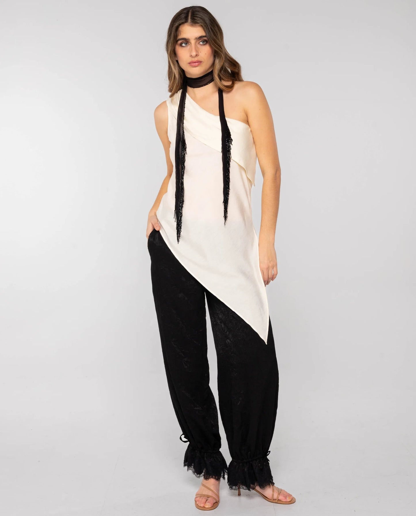 FOULARD CON FLECOS · NEGRO